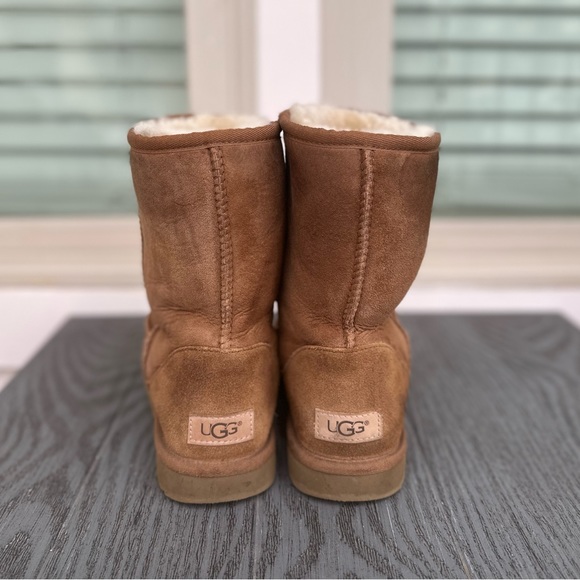 UGG Classic Short II - Picture 2 of 7